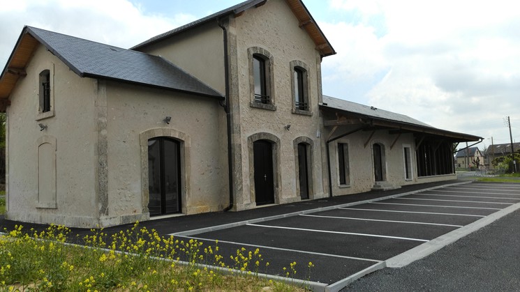 Réhabilitation de l'ancienne gare en Maison des services publics